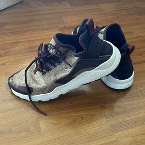 Nike Women Air Huarache | Port Wine | Size: 7.5